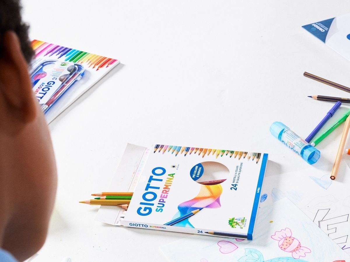 Fila sostiene la ricerca pediatrica e porta i colori Giotto in reparto