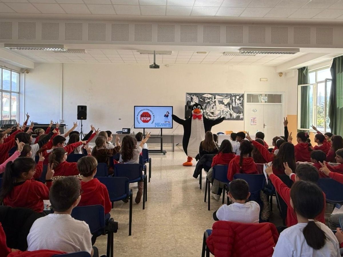 Polaretti: Mr. Polaretto entra in classe e diventa ambasciatore di rispetto e inclusione