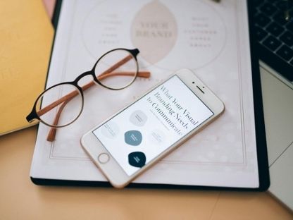 Brand digitali e strategie di posizionamento: come si costruisce una nicchia online