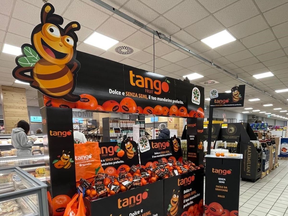 Tango Fruit accende i punti vendita con le nuove isole promozionali