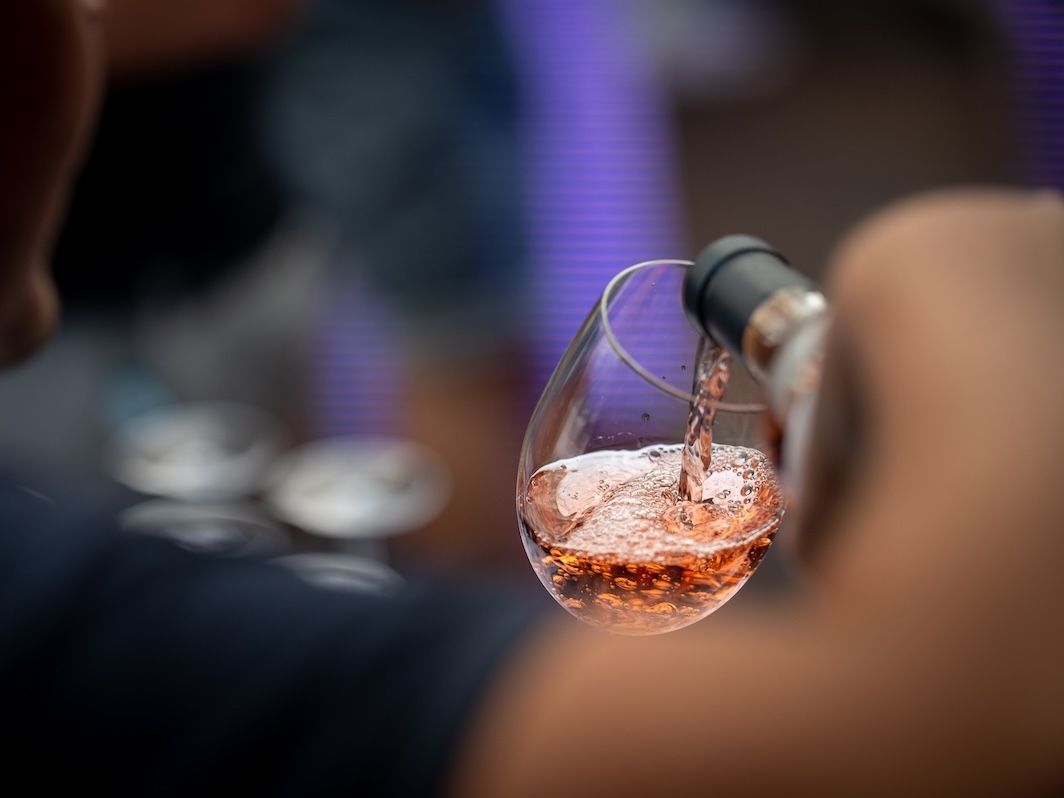 Bevande alcoliche: il mercato globale crescerà fino a 2,2 trilioni entro il 2030