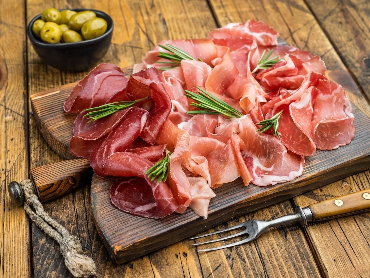 Salumi tra contenuto di servizio e proposte di alta qualità