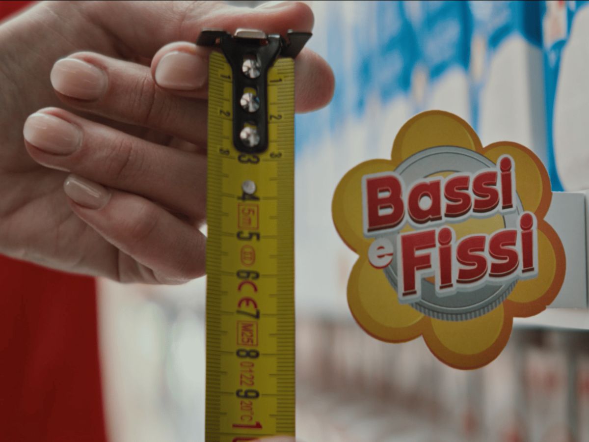 Conad: nuovo soggetto tv per “Bassi e fissi”  a sostegno del potere d’acquisto delle famiglie