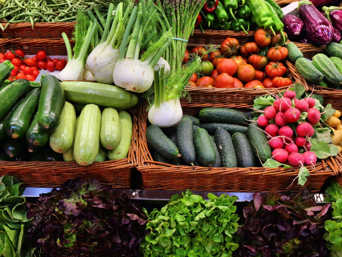 Commercio locale: tra il 2015 e il 2025 crescono gli addetti, ma si contrae la rete Commercio locale: tra il 2015 e il 2025 crescono gli addetti, ma si contrae la rete