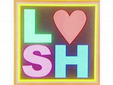 Lush mostra la realizzazione dei propri cosmetici.