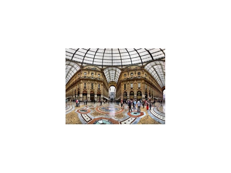 Prada vince su Apple e Gucci la gara per l'ex McDonald's della Galleria Vittorio Emanuele