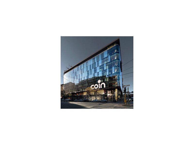 Coin: il flagship store di piazza Cinque Giornate compie 50 anni