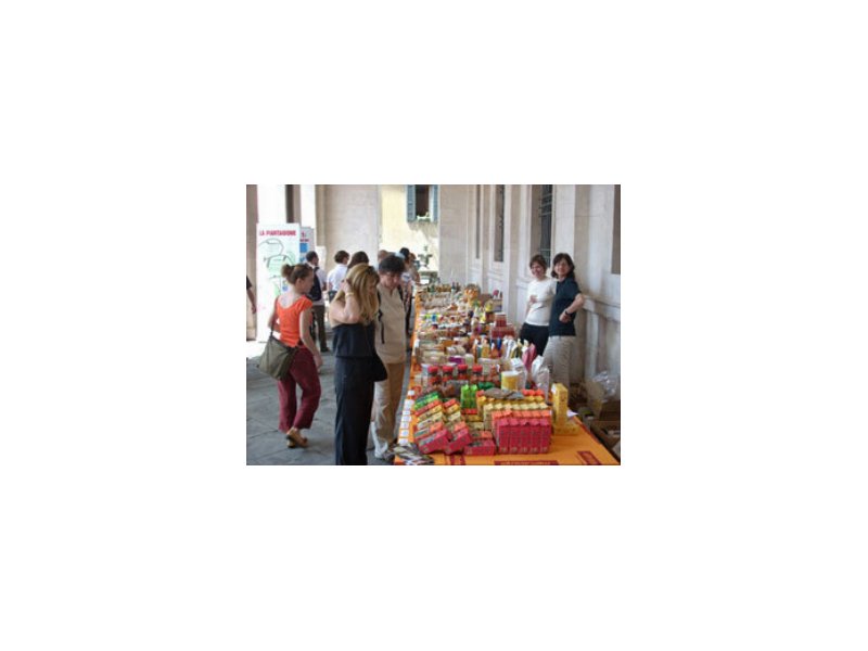 Francia: commercio solidale in flessione tra i consumatori - Distribuzione Moderna Francia: commercio solidale in flessione tra i consumatori - Distribuzione Moderna