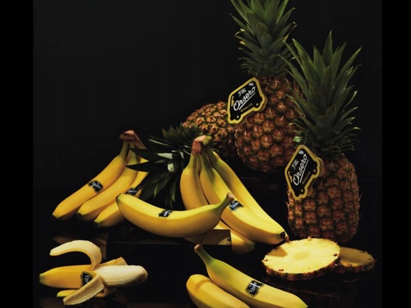 Le banane e gli ananas F.lli Orsero prendono l’autobus Le banane e gli ananas F.lli Orsero prendono l’autobus