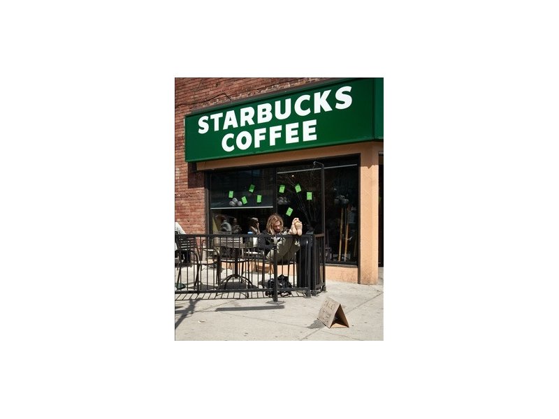 Danone sigla un'alleanza strategica con Starbucks Danone sigla un'alleanza strategica con Starbucks