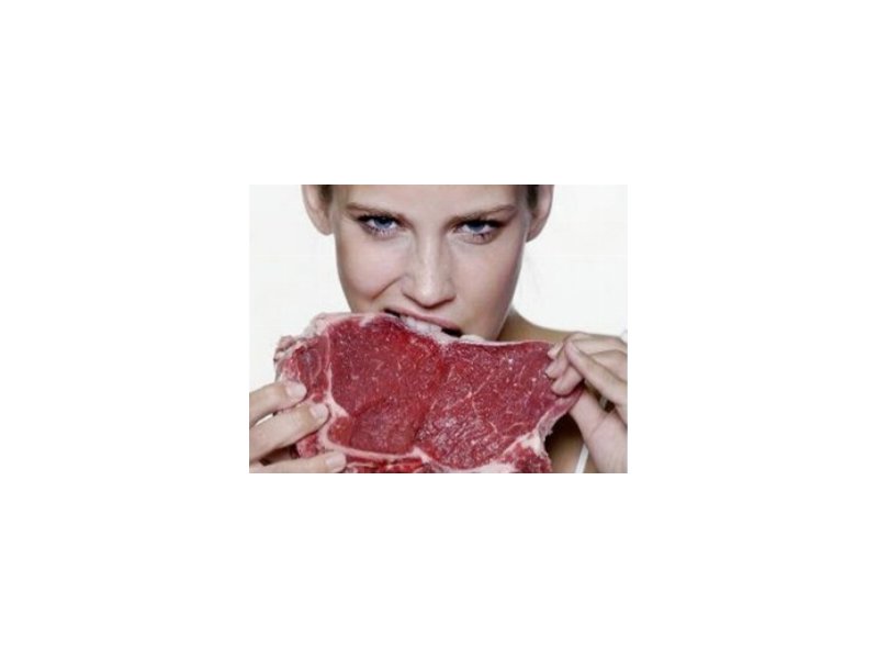 Gli italiani mangiano sempre meno carne