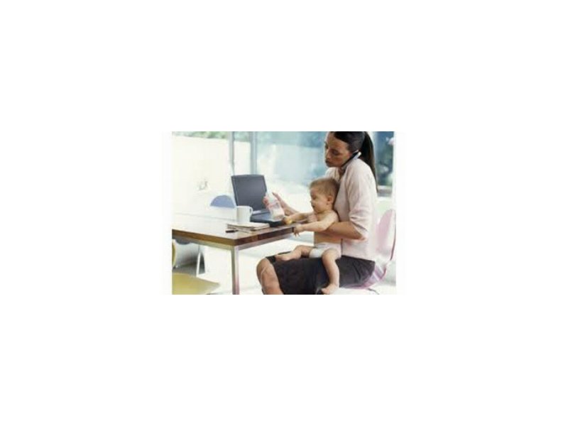 Mamme e crisi: nel 2012 calo di 89,3 mln di euro negli acquisti per i bimbi Mamme e crisi: nel 2012 calo di 89,3 mln di euro negli acquisti per i bimbi