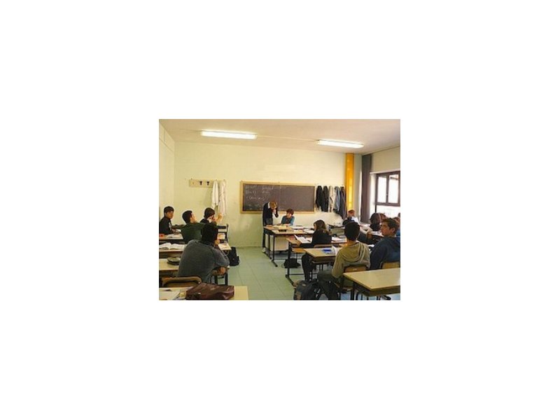 Scuola, gli italiani la considerano utile per trovare lavoro - Distribuzione Moderna Scuola, gli italiani la considerano utile per trovare lavoro - Distribuzione Moderna