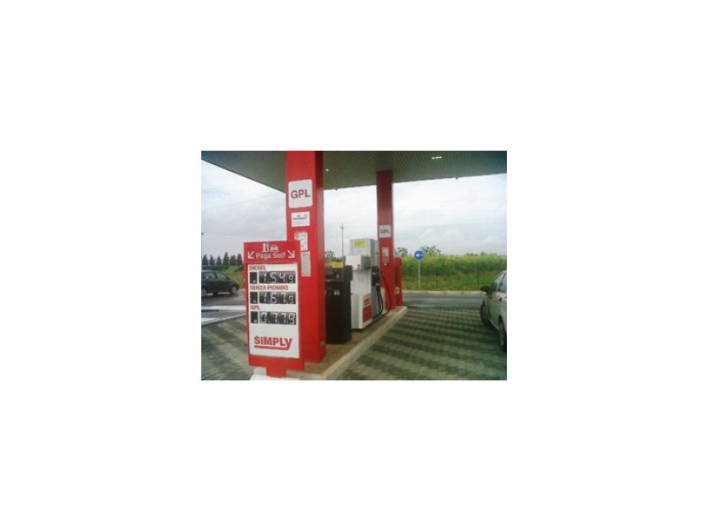Simply apre un nuovo distributore di benzina low cost Simply apre un nuovo distributore di benzina low cost