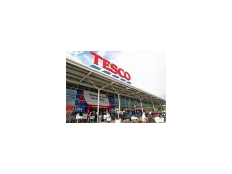 Tesco: crollano gli utili, confermata uscita dagli Usa