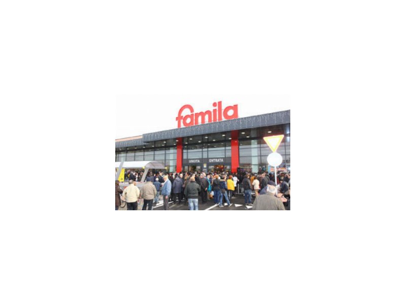 Selex promuove una campagna di solidarieta' insieme alla croce rossa italiana Selex promuove una campagna di solidarieta' insieme alla croce rossa italiana