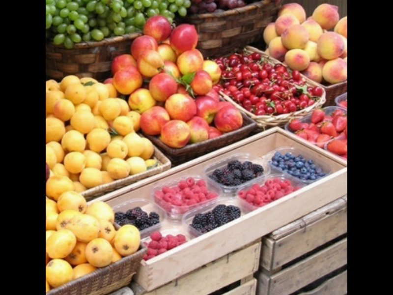 Vendere frutta esposta per strada è reato, se a contatto con gas di scarico Vendere frutta esposta per strada è reato, se a contatto con gas di scarico