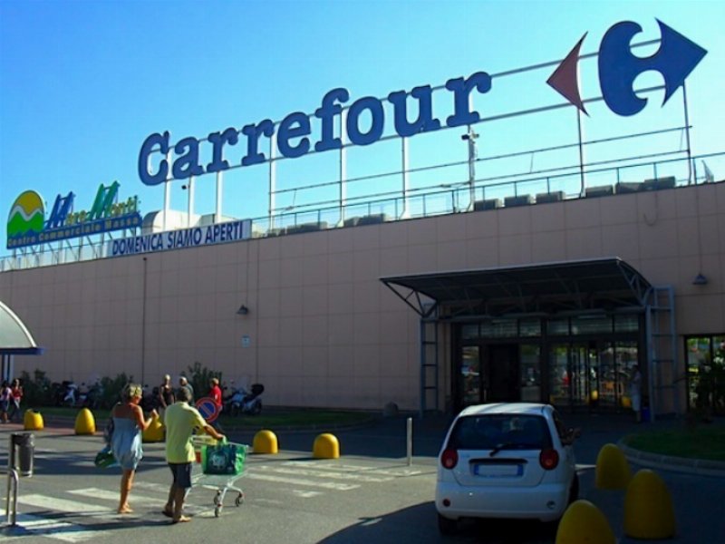 Carrefour sperimenta l’apertura 24h a Massa