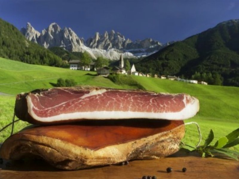 Consorzio di Tutela Speck IGP lancia il concorso Vinci l’Alto Adige