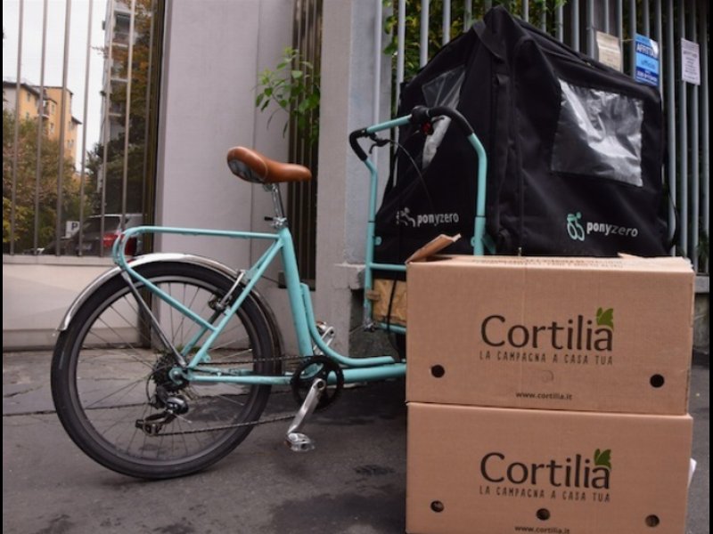 Cortilia porta la spesa a casa in bicicletta