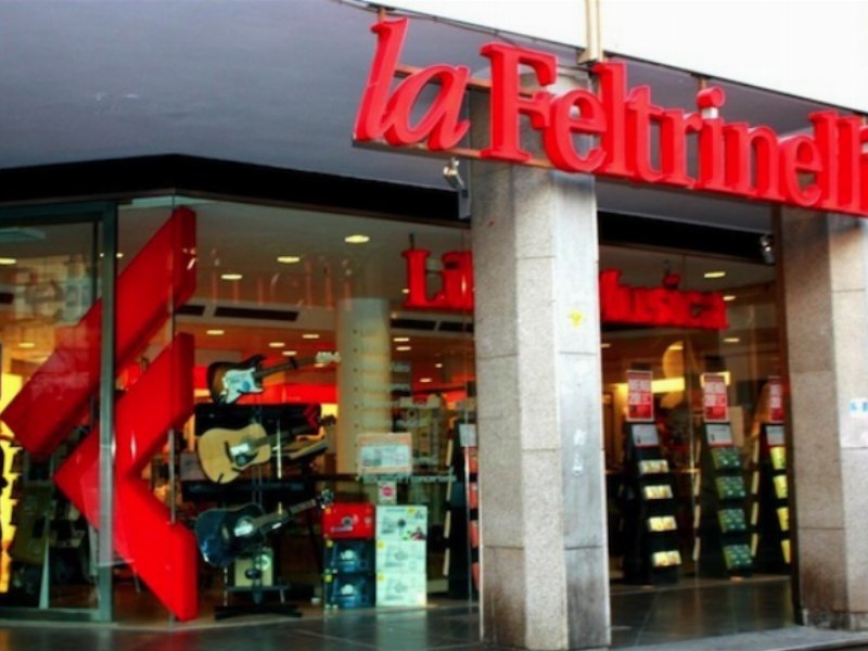 L’antitrust denuncia Feltrinelli per il sovrapprezzo nei pagamenti con carta