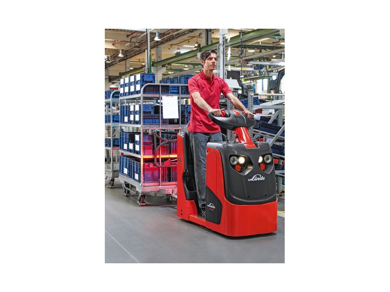 Linde Material Handling amplia la propria gamma di trattori con un modello con capacità di traino di 2 t. 