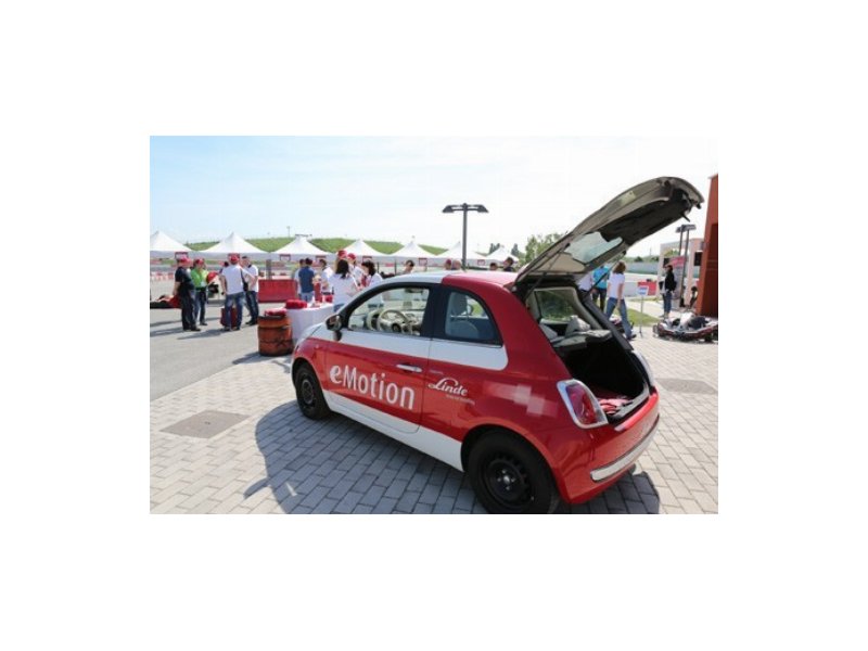 Linde MH scende in pista e guida l’innovazione a bordo del kart elettrico