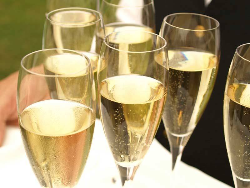 Natale 2015: il Prosecco batte lo Champagne nei brindisi degli italiani