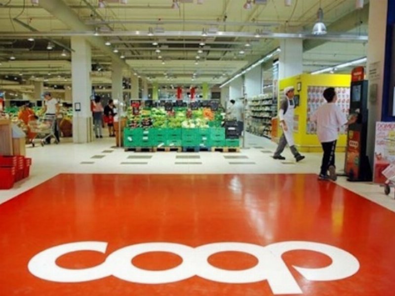 Coop apre a Seravezza