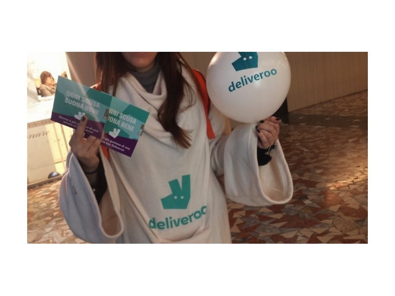 Deliveroo lancia RooNight