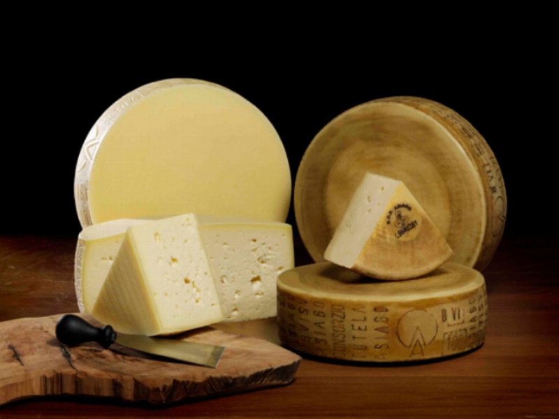 Export Asiago Dop vola con superdollaro