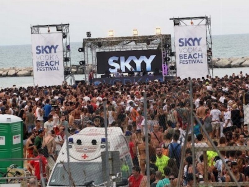 Lo Skyy Vodka Beach Festival approda a Napoli