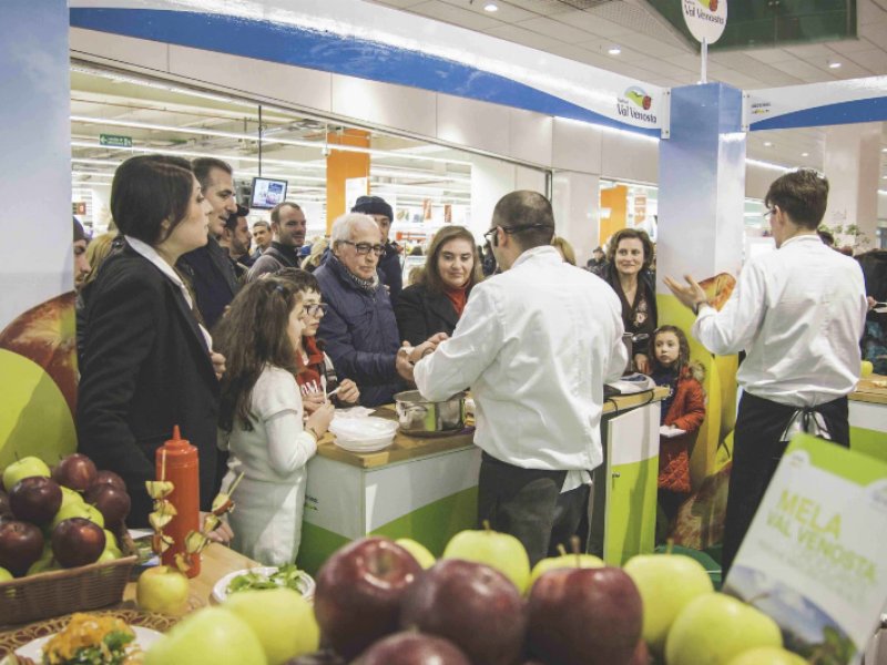 Mela Val Venosta organizza corsi di cucina nei supermercati