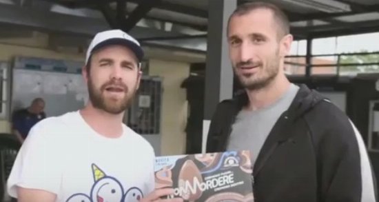 Non Mordere Chiellini! Lo spot-appello di Sammontana e Auge