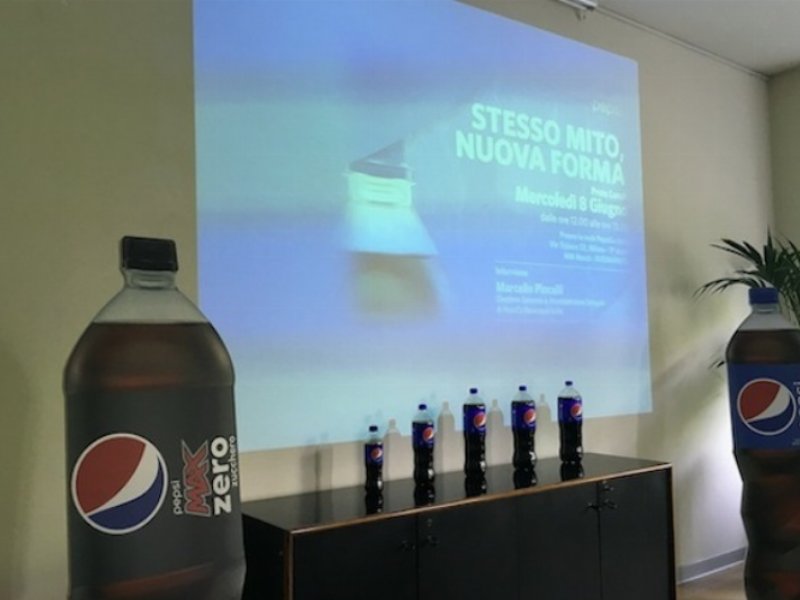 Pepsi: la nuova bottiglia sbarca in Italia