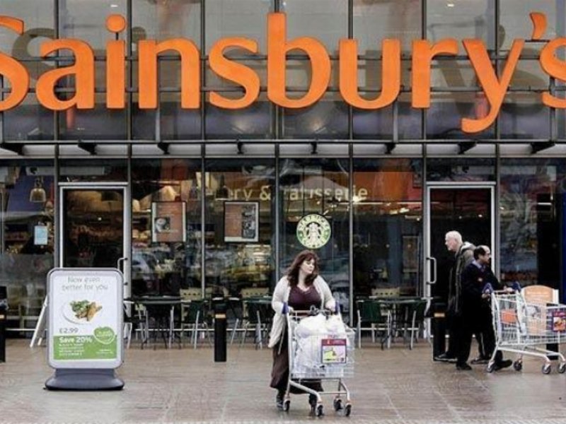 Sainsbury cresce per 6 semestri di fila