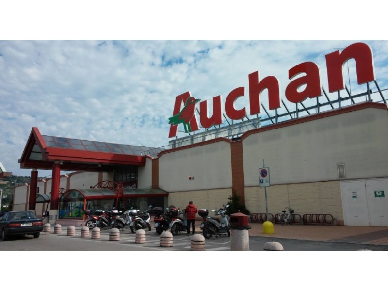 Auchan Holding annuncia risultati solidi e in miglioramento