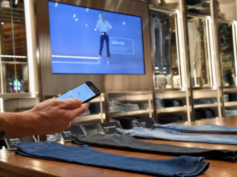 Diesel apre a Milano il negozio del futuro in collaborazione con Samsung