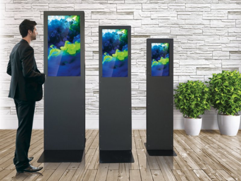 DominoDisplay.com lancia i nuovi totem monolitici verticali