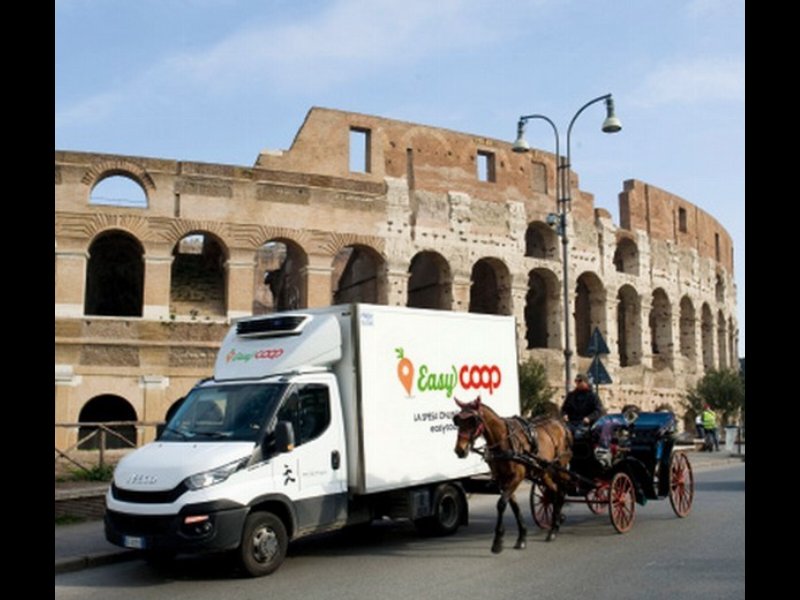 EasyCoop lancia una campagna a base di feedback e passaparola