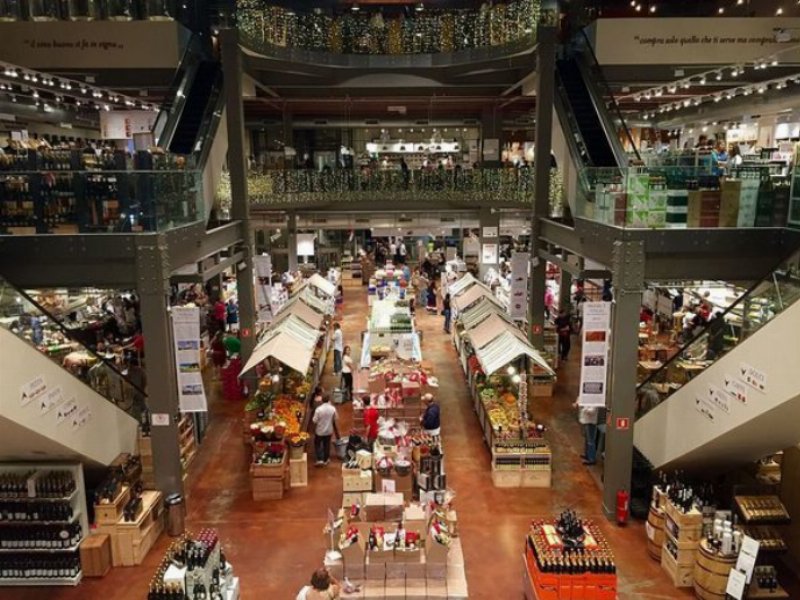 Eataly apre oggi a Mosca su 7.000 metri quadrati