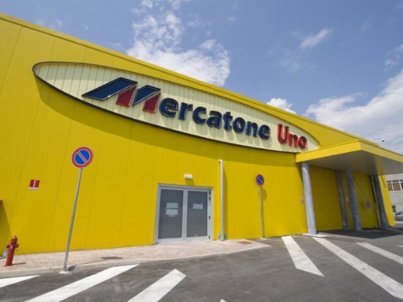 Mercatone Uno rinnovato va in Piazza a castelfranco emilia