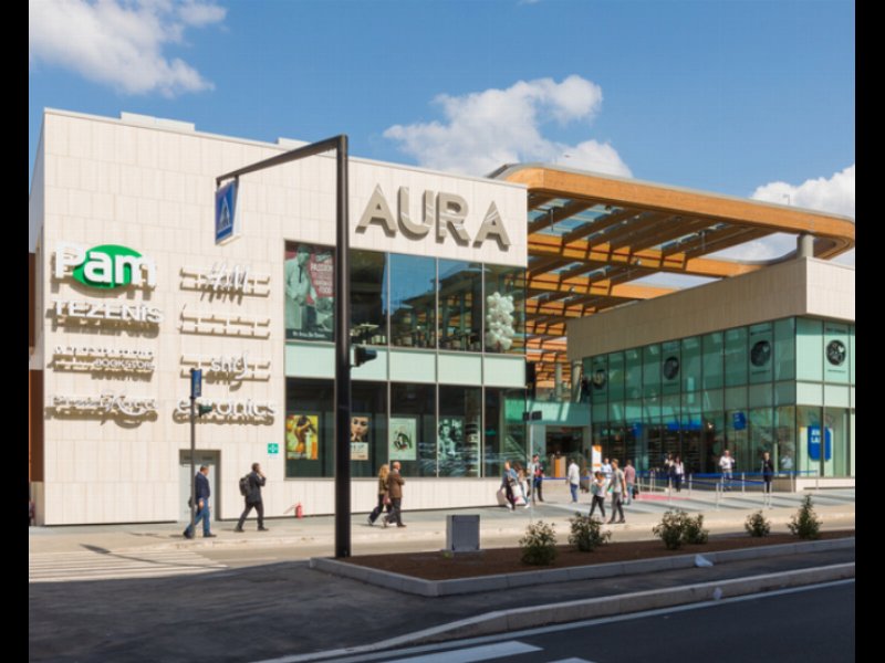 Aura: apre lo shopping center vicino al Vaticano