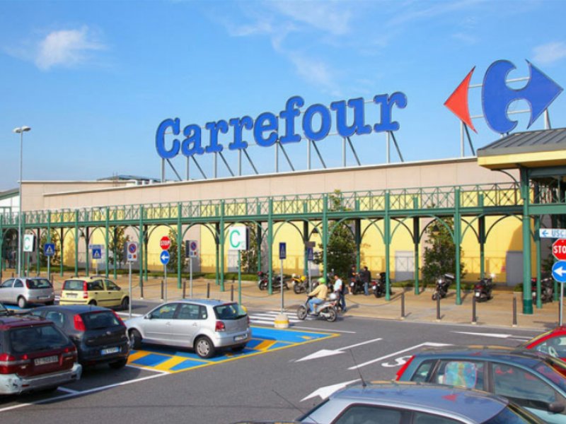 Carrefour "taglia" 2.400 persone in Francia