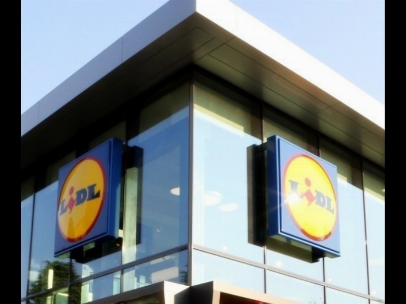 Lidl annuncia lo stop all’uso di plastica usa e getta