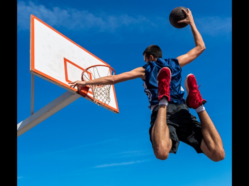 Nba va a canestro a Milano con il suo primo negozio europeo