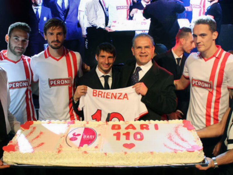 Peroni celebra i 110 anni di FC Bari 1908 con una maglia speciale