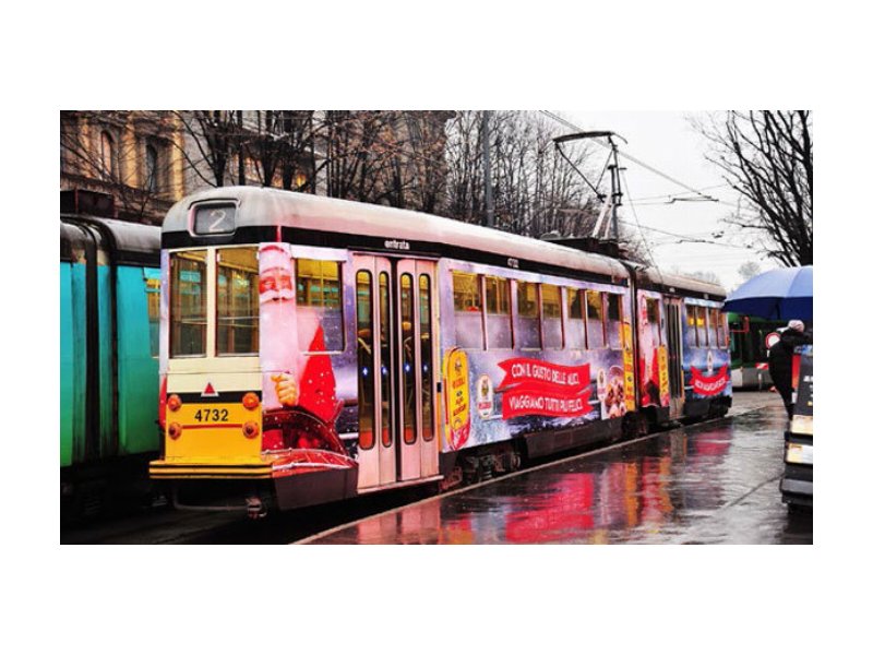 Rizzoli Emanuelli “sale sul tram” a Milano