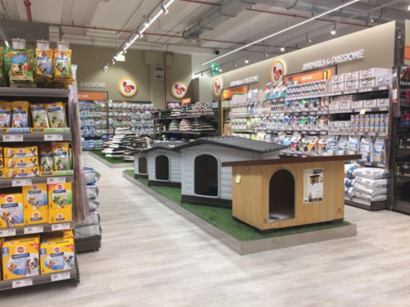 Selex approda nell'universo del pet store