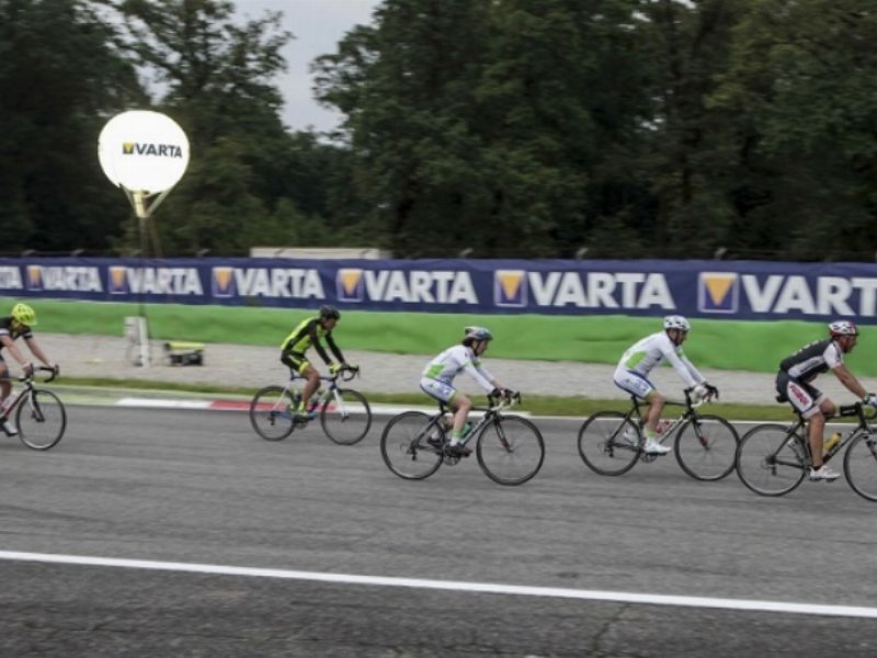 Varta illumina la 12H Cycling Marathon